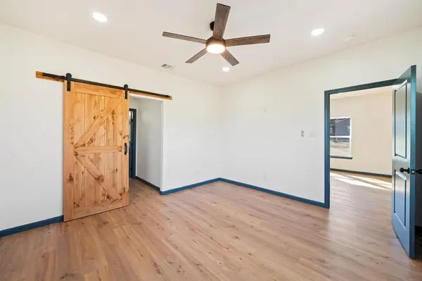 Ennis, TX 75119,801 E Brown Street