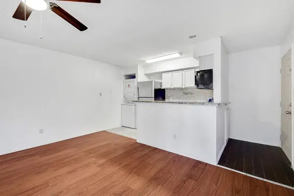 Dallas, TX 75243,9823 Walnut Street #304