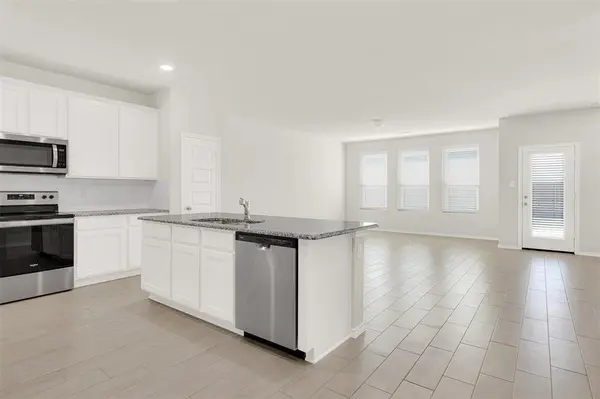 Van Alstyne, TX 75495,949 Ravenwood Lane