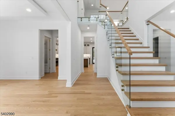 83 Falcon Rd, Livingston Twp., NJ 07039