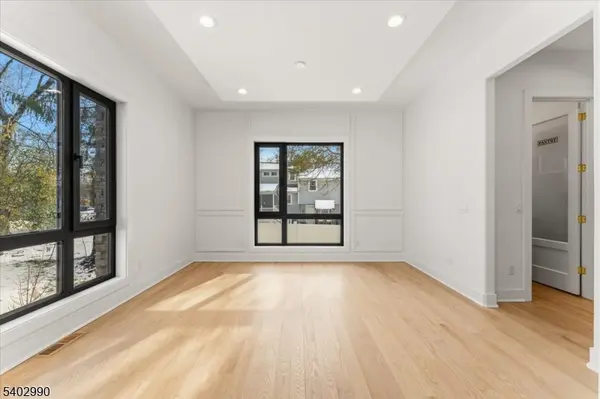 83 Falcon Rd, Livingston Twp., NJ 07039