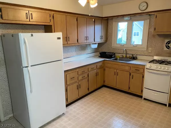 Boonton Town, NJ 07005,172 Kanouse St #2