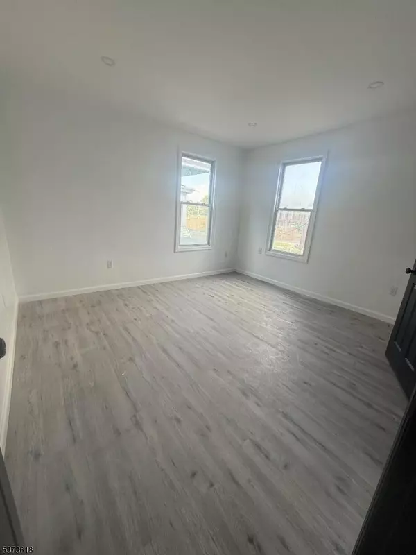 East Orange City, NJ 07018,15 Winthrop Ter #2