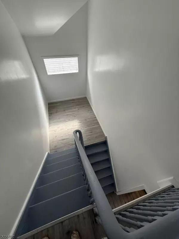 East Orange City, NJ 07018,15 Winthrop Ter #2