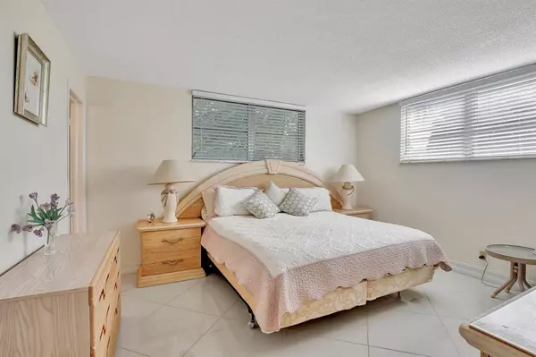 Pembroke Pines, FL 33025,8930 S Hollybrook Blvd #201