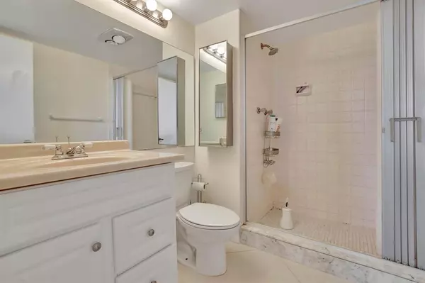 Pembroke Pines, FL 33025,8930 S Hollybrook Blvd #201