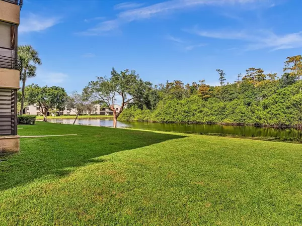 Pompano Beach, FL 33066,2659 Carambola Cir #106