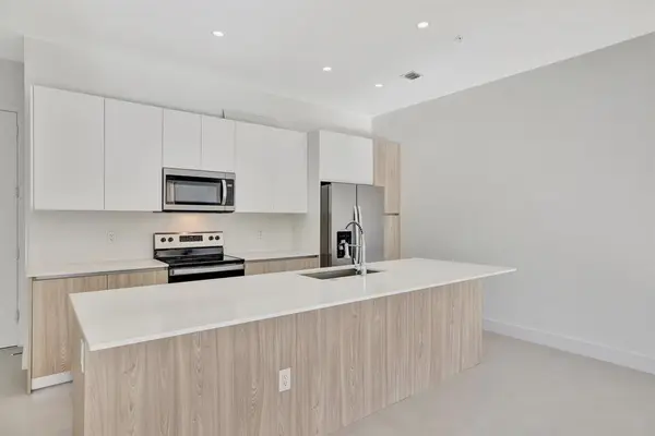 Oakland Park, FL 33334,4208 NE 7th Ter #8