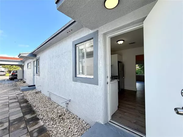 614 NE 3rd St #3, Hallandale Beach, FL 33009