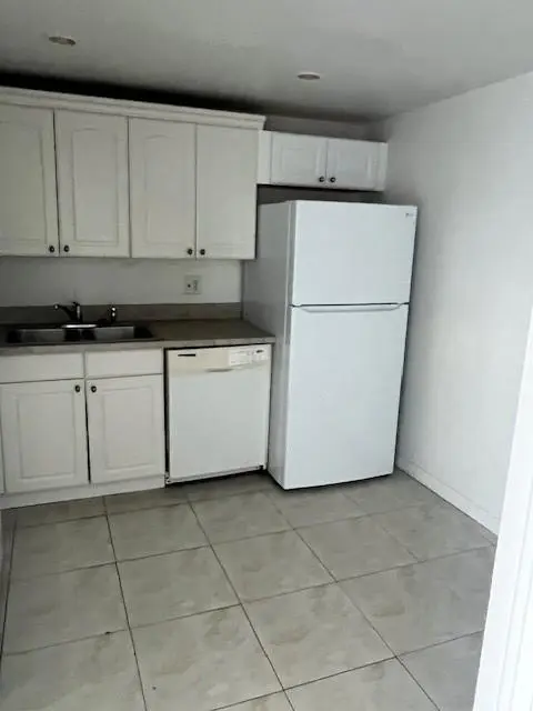 Lauderhill, FL 33319,4164 Inverrary Dr #803