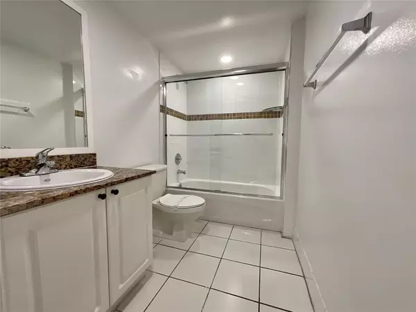 Miami, FL 33172,9517 Fontainebleau Blvd #501-411