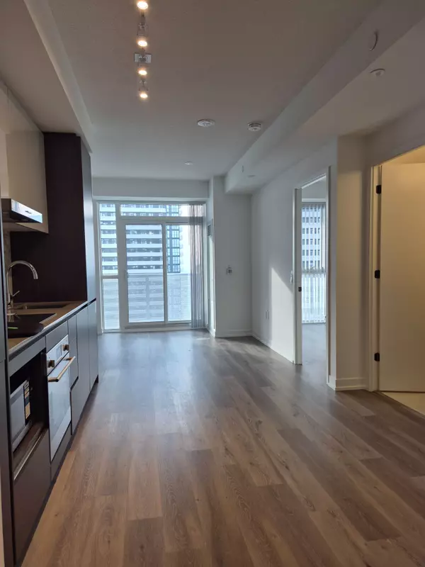 Vaughan, ON L4K 0P8,28 INTERCHANGE WAY #3902