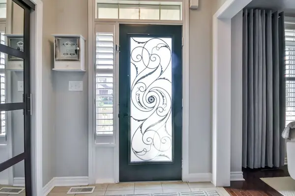 Barrie, ON L4M 7J3,63 The Queensway N/A