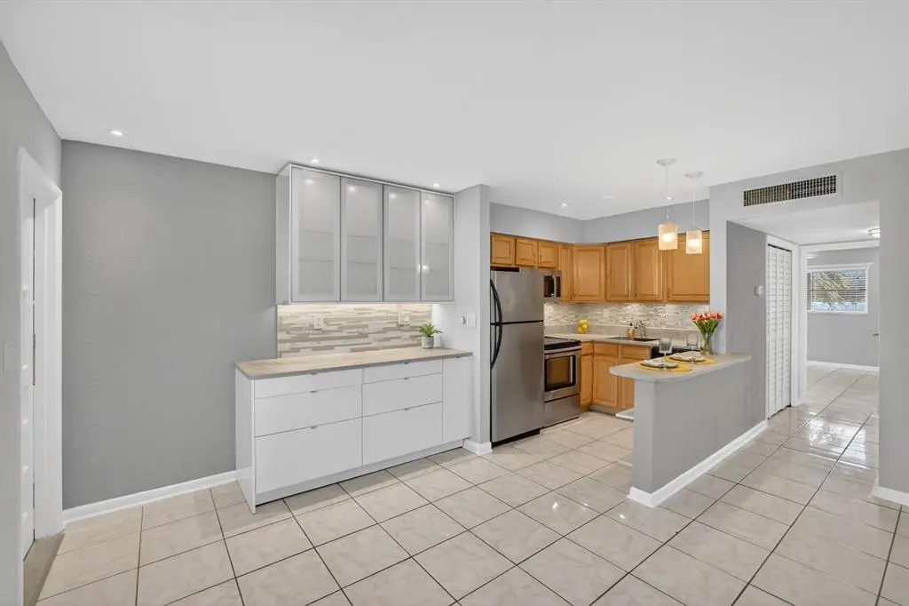 Oakland Park, FL 33334,4051 NE 13th Ave #77