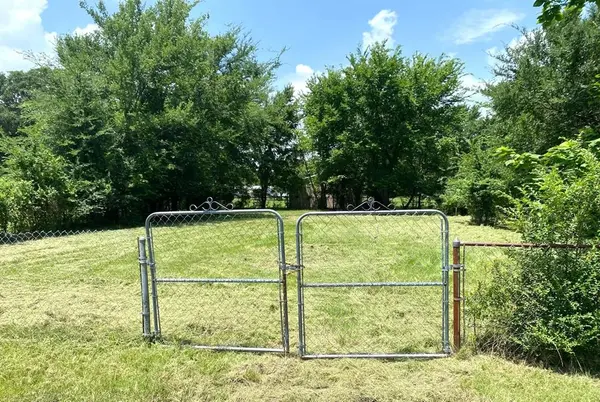 909 Redoak Drive,  West Tawakoni,  TX 75474