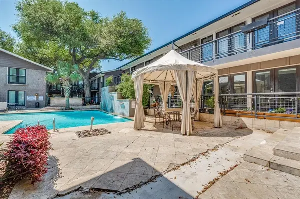 Dallas, TX 75230,10209 Regal Oaks Drive #112