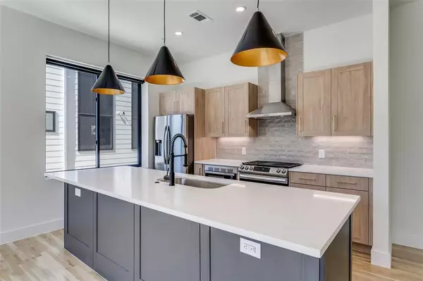 Dallas, TX 75206,5609 Live Oak Street #109