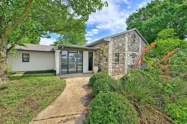 815 Pecan Grove Road E, Sherman, TX 75090