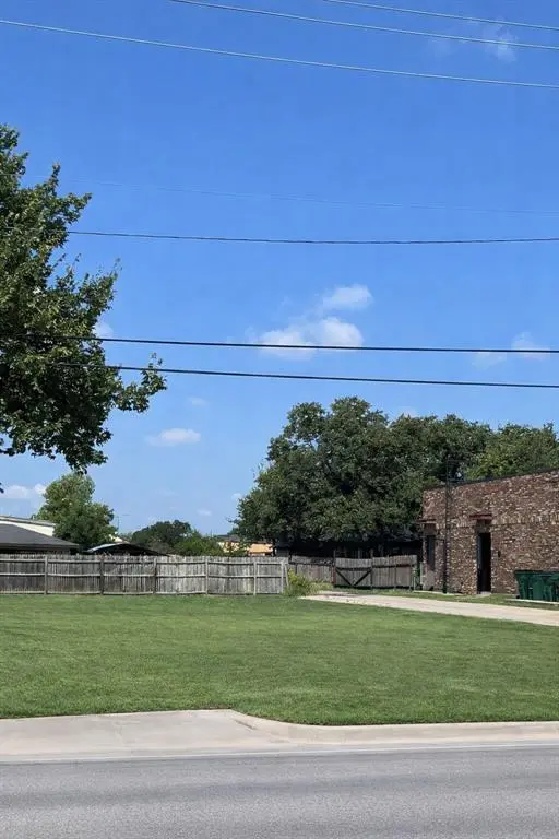 Burleson, TX 76028,212 S Warren Street