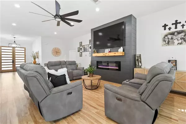 Valley Mills, TX 76689,906 S 3rd Street