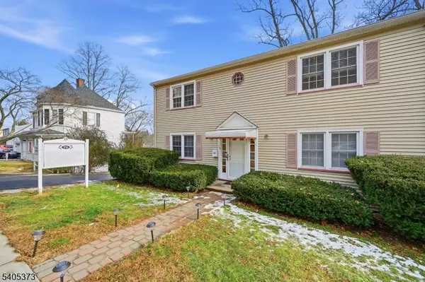 Morristown Town, NJ 07960,76 Mount Kemble Ave