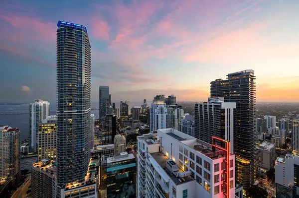 Miami, FL 33131,950 Brickell Bay Dr #5205