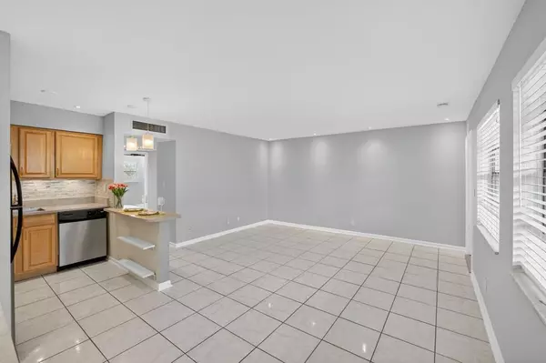 Oakland Park, FL 33334,4051 NE 13th Ave #77