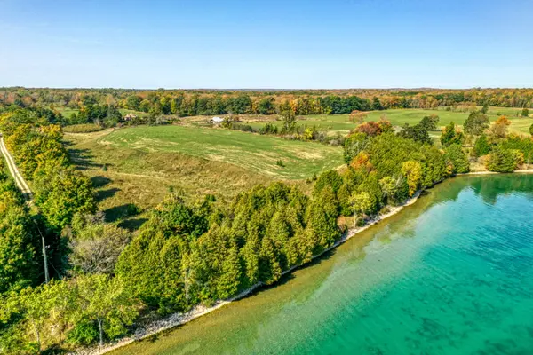 Central Manitoulin, ON P0P 2B0,18 Tracy RD