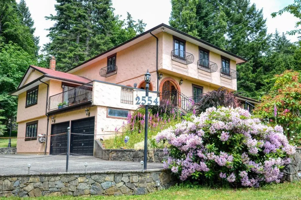 2554 Bukin Dr E, Highlands, BC V9E 1H4