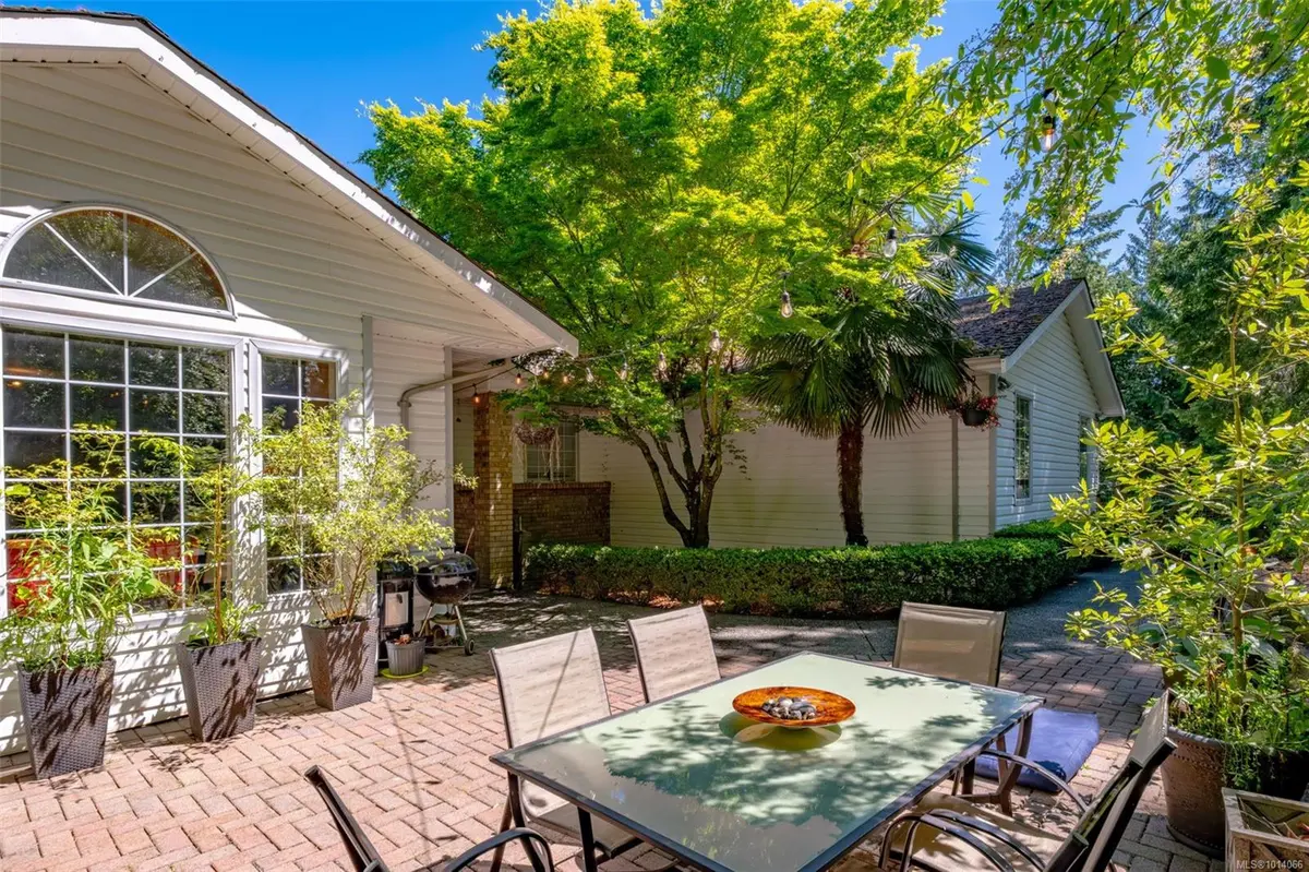 7220 Royal Dr, Lantzville, BC V0R 2H0