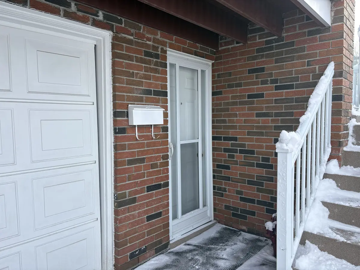 Toronto C15, ON M2H 2X2,61 Navaho DR #Lower