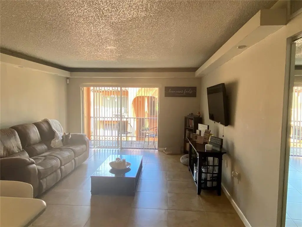 Miami Lakes, FL 33014,7200 Fairway Dr #H 12