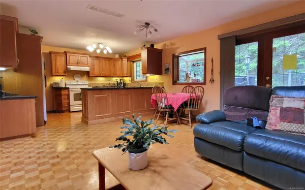 2554 Bukin Dr E, Highlands, BC V9E 1H4