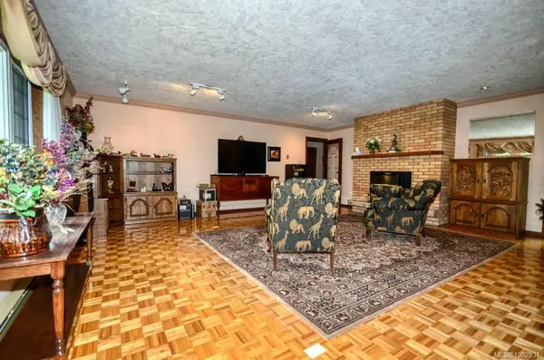 2554 Bukin Dr E, Highlands, BC V9E 1H4