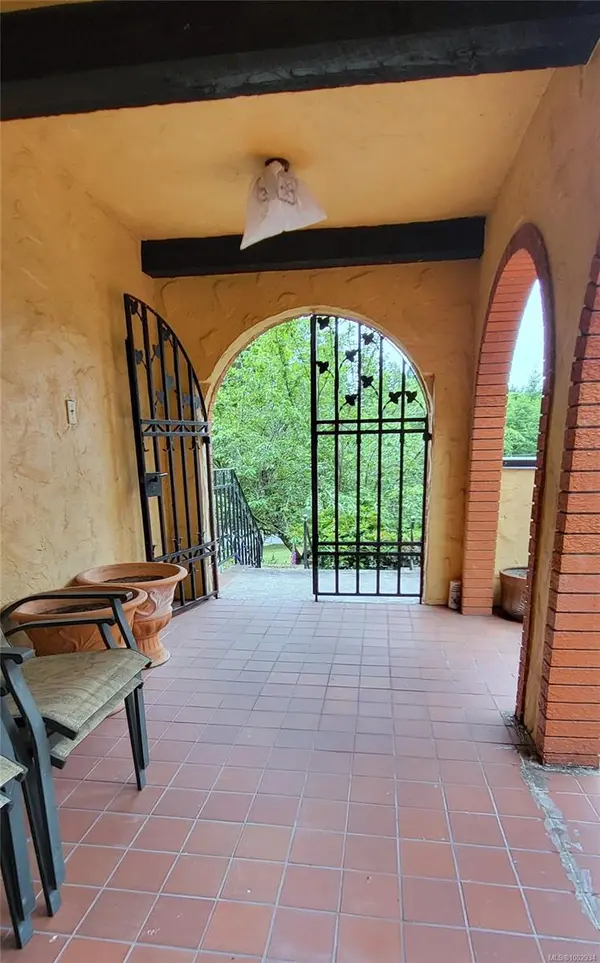 2554 Bukin Dr E, Highlands, BC V9E 1H4