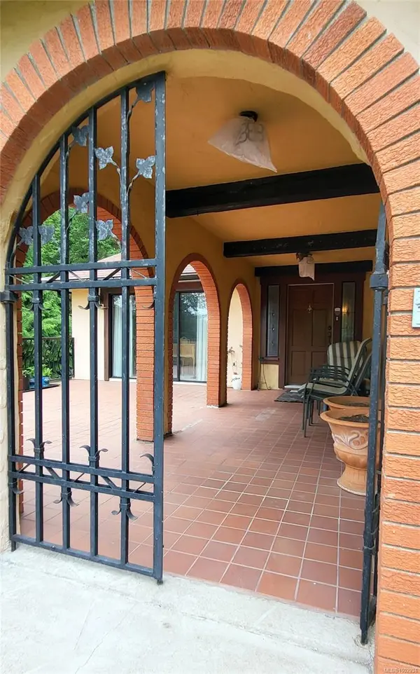 2554 Bukin Dr E, Highlands, BC V9E 1H4