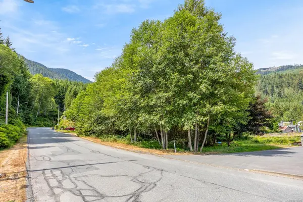 581 MacMillan Dr, Sayward, BC V0P 1R0