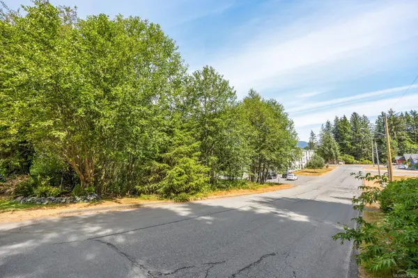 581 MacMillan Dr, Sayward, BC V0P 1R0