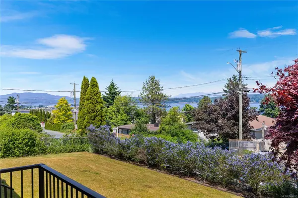 742 Birch St, Campbell River, BC V9W 2T4