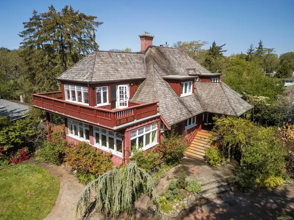 934A Foul Bay Rd, Oak Bay, BC V8S 4H8