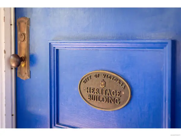 934A Foul Bay Rd, Oak Bay, BC V8S 4H8