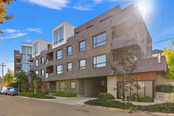 2285 Bowker Ave #302,  Oak Bay,  BC V8R 2E2