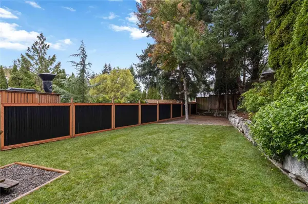 7004 Wallace Dr, Central Saanich, BC V8M 1G1