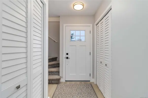 7004 Wallace Dr, Central Saanich, BC V8M 1G1