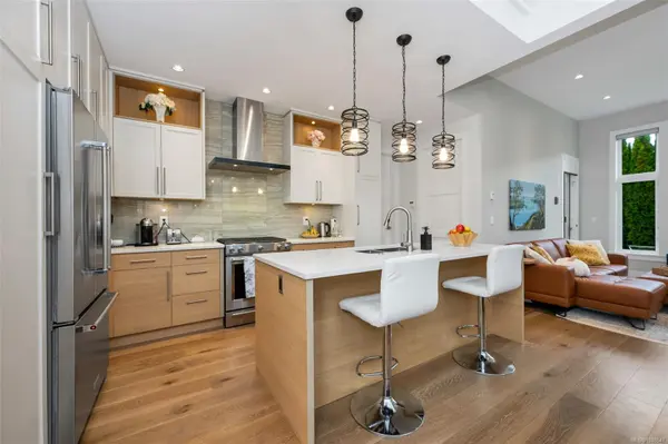 8043 Huckleberry Crt,  Central Saanich,  BC V8M 1K1