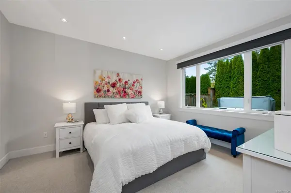 8043 Huckleberry Crt, Central Saanich, BC V8M 1K1