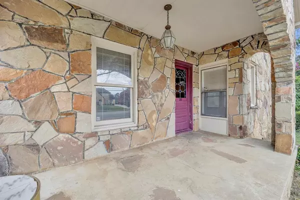 Arlington, TX 76013,1311 W Abram Street