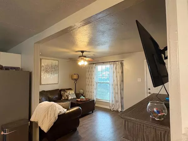 Burleson, TX 76028,712 SW SUNNYBROOK Drive