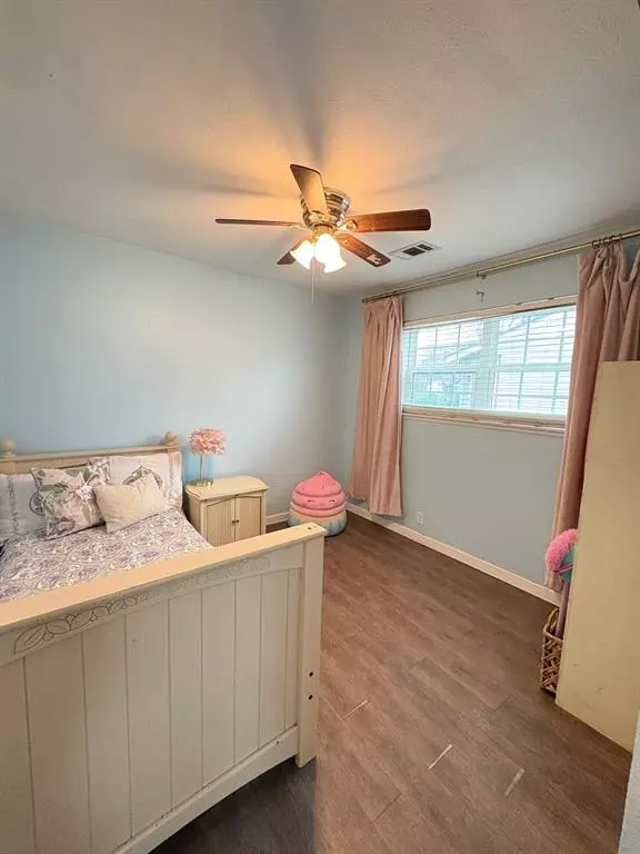 Burleson, TX 76028,712 SW SUNNYBROOK Drive