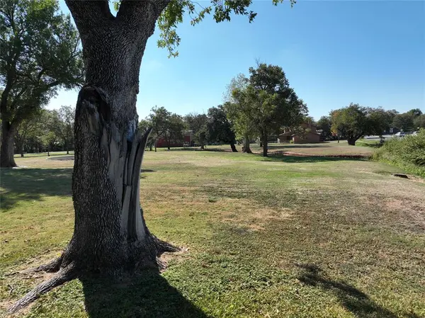 Comanche, TX 76442,908 N Austin St